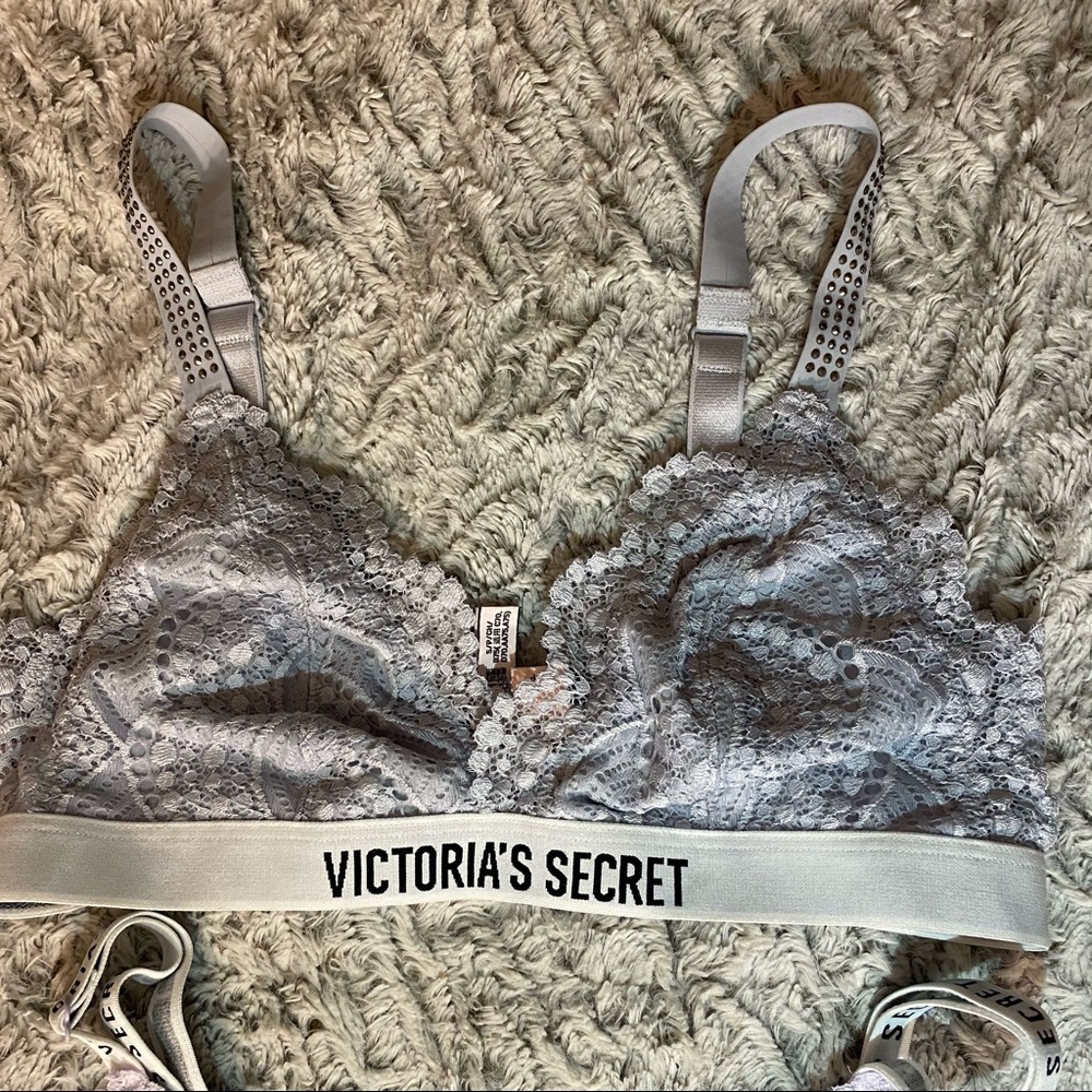 Two Lace Victoria Secret Bras - Picture 4 of 6